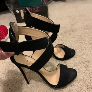 Barney’s New York Black Pumps/Heels. Size 7.